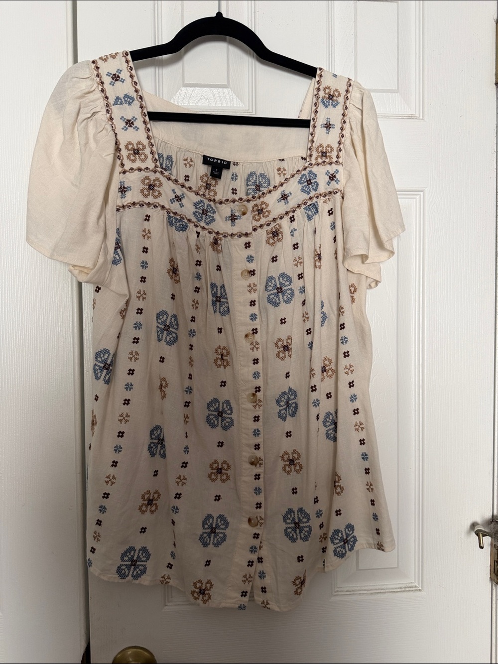 NWT torrid Cream Embroidered Peasant Tunic with Blue and Brown Floral Accents